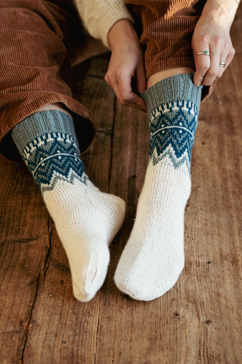 Frostpeak Socks – knitting pattern (PDF)